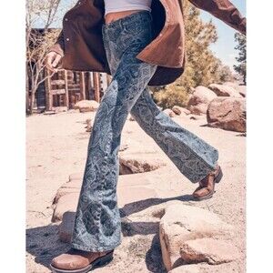 Wrangler High Rise Fierce Flare Jeans Paisley Women's‎ 18x32 NWT